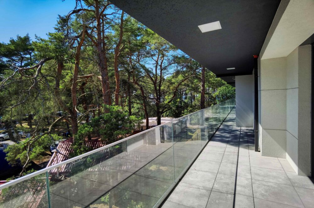 Terrasse mit Glasbalustrade und Ostseeblick bei Niechorze