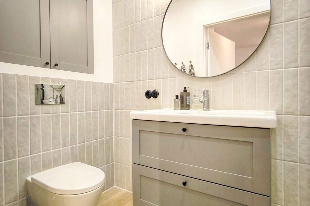 Küche mit Einbaugeräten in der Ferienwohnung Swinemünde
