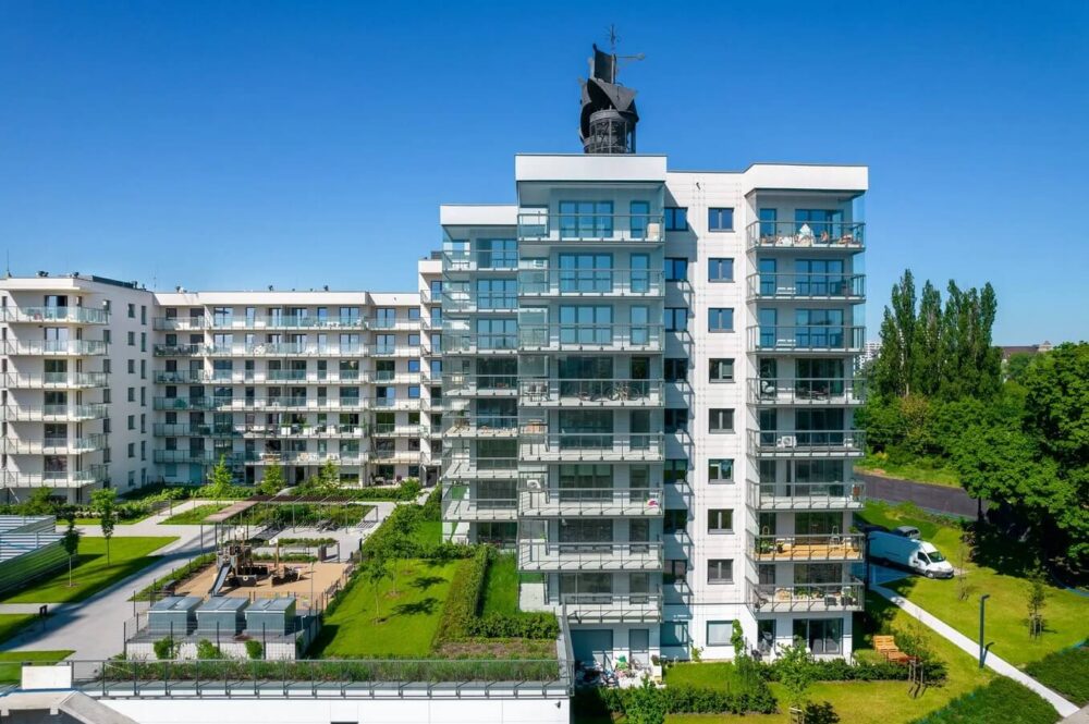 Ziegelarchitektur und Neubau im Quartier in Breslau