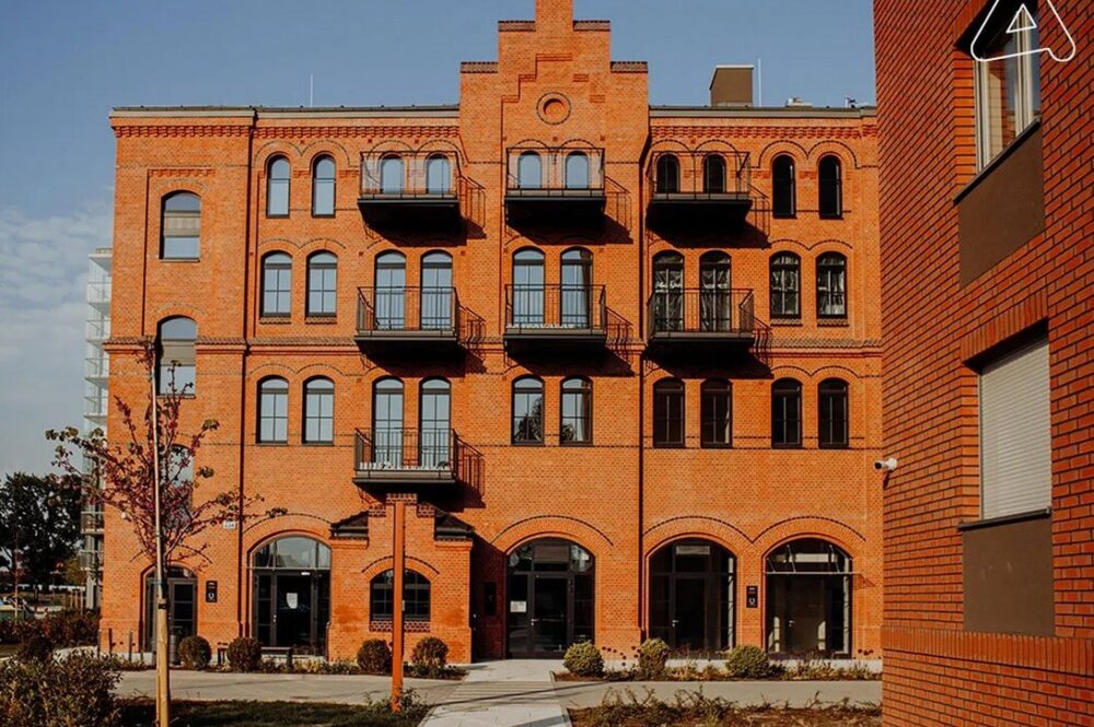 Restaurierte Fassade im Quartier in Breslau