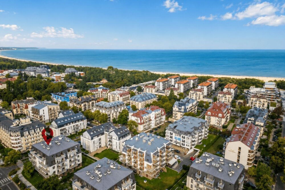 Luftbild der Wohnanlage nahe Strand und Promenade in Swinemünde