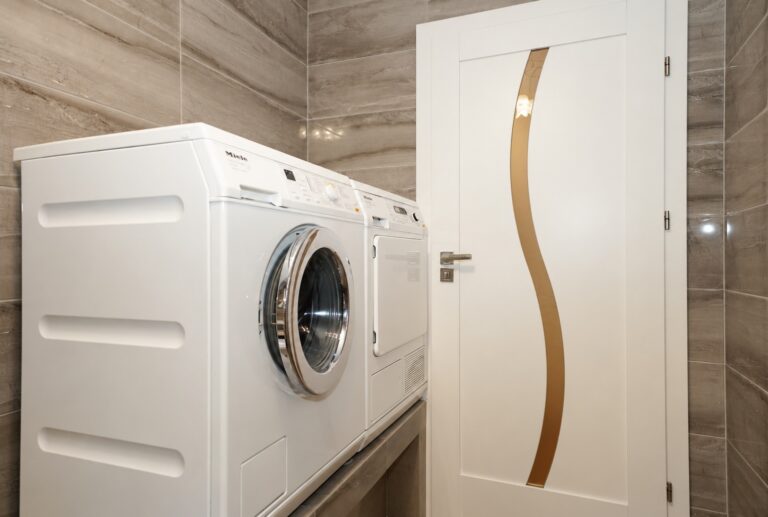 Eigentumswohnung Swinemünde – Gäste-WC mit Waschmaschine und Trockner