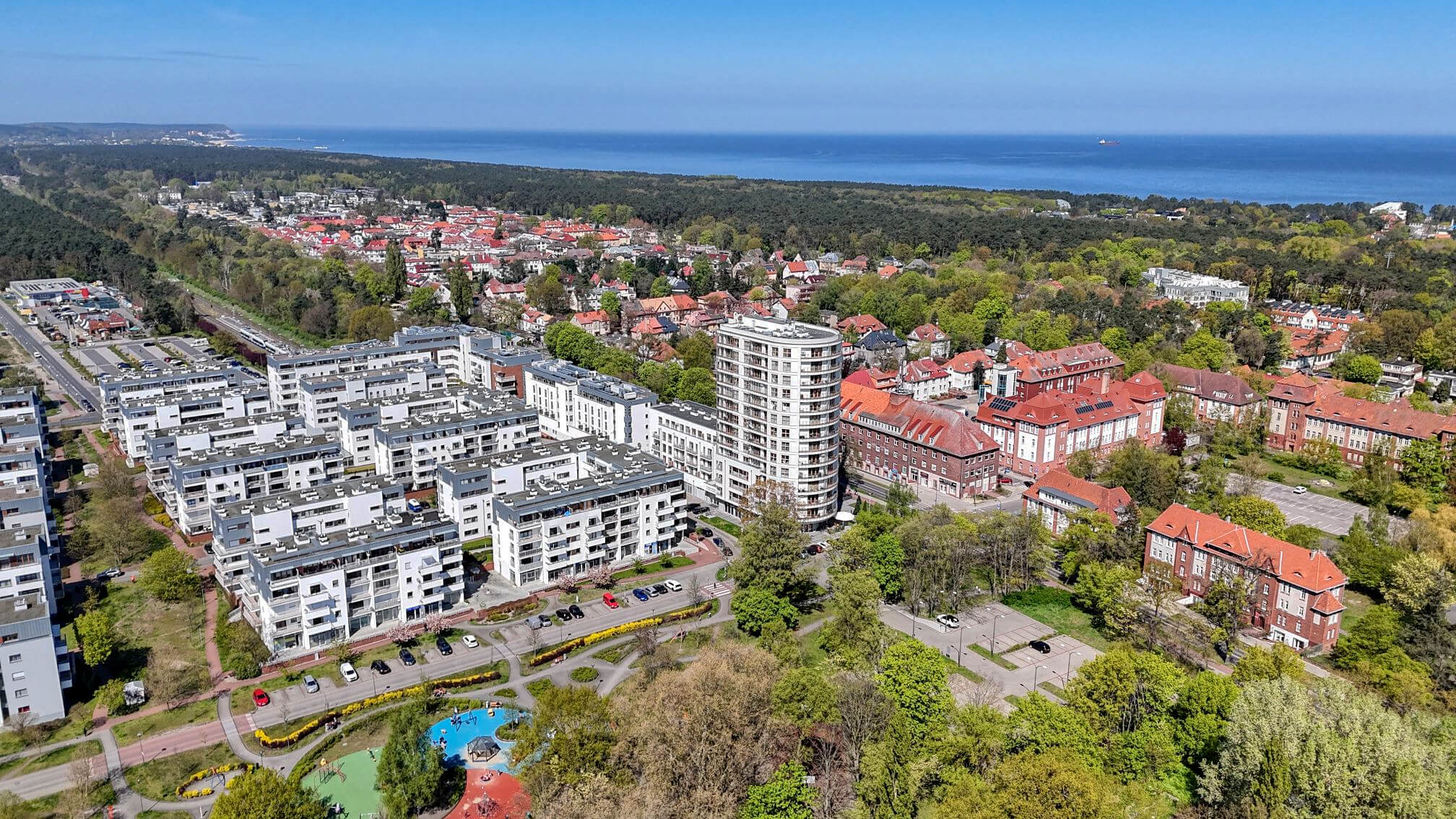 Platan Tower, höchster Wohnturm in Swinemünde, und die Platan-Wohnsiedlung