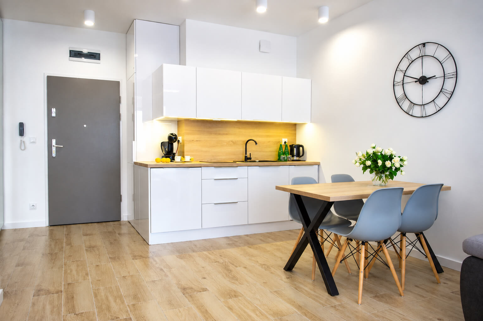 2-Zimmer-Wohnung in Swinemünde kaufen: möbliert, mit Balkon und Aufzug im Platan-Viertel – Bild 2