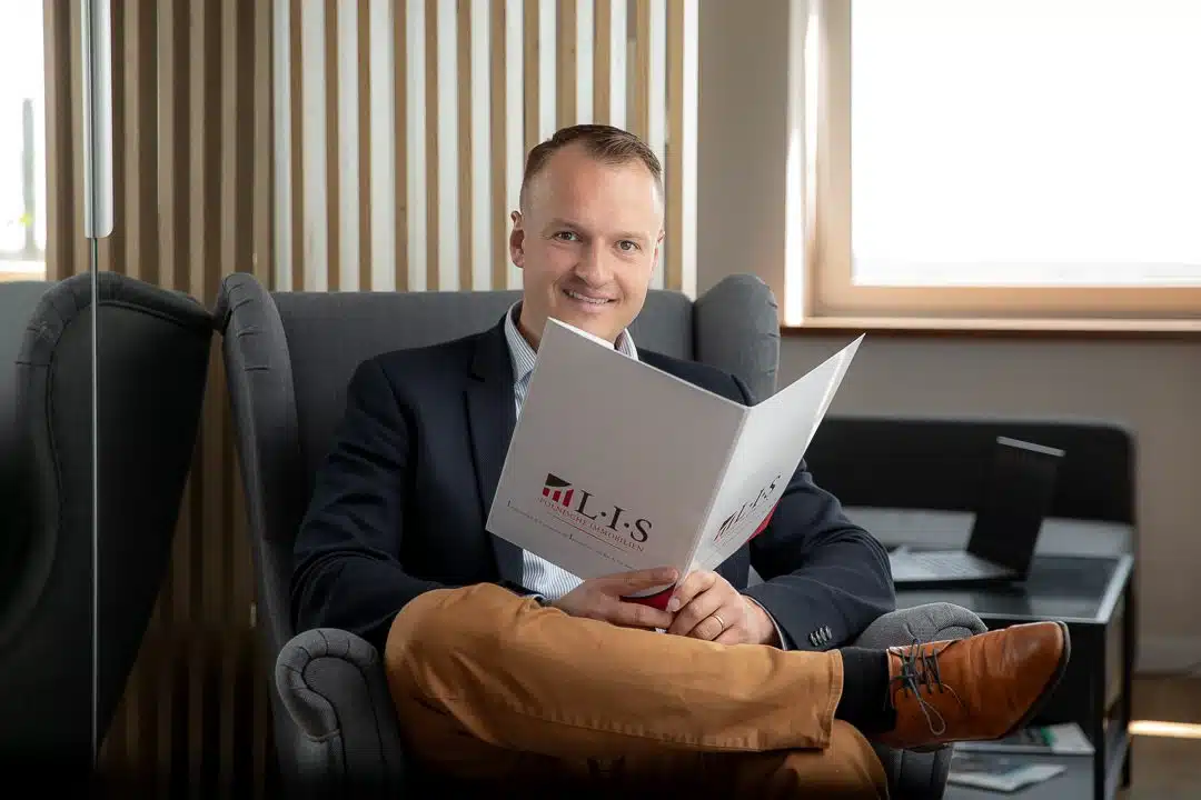 David Lis im persönlichen Beratungsgespräch mit einem Käufer