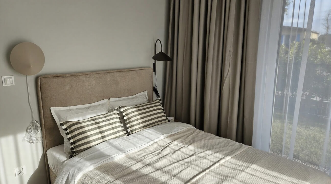 Schlafzimmer einer schlüsselfertigen Wohnung in Dziwnow
