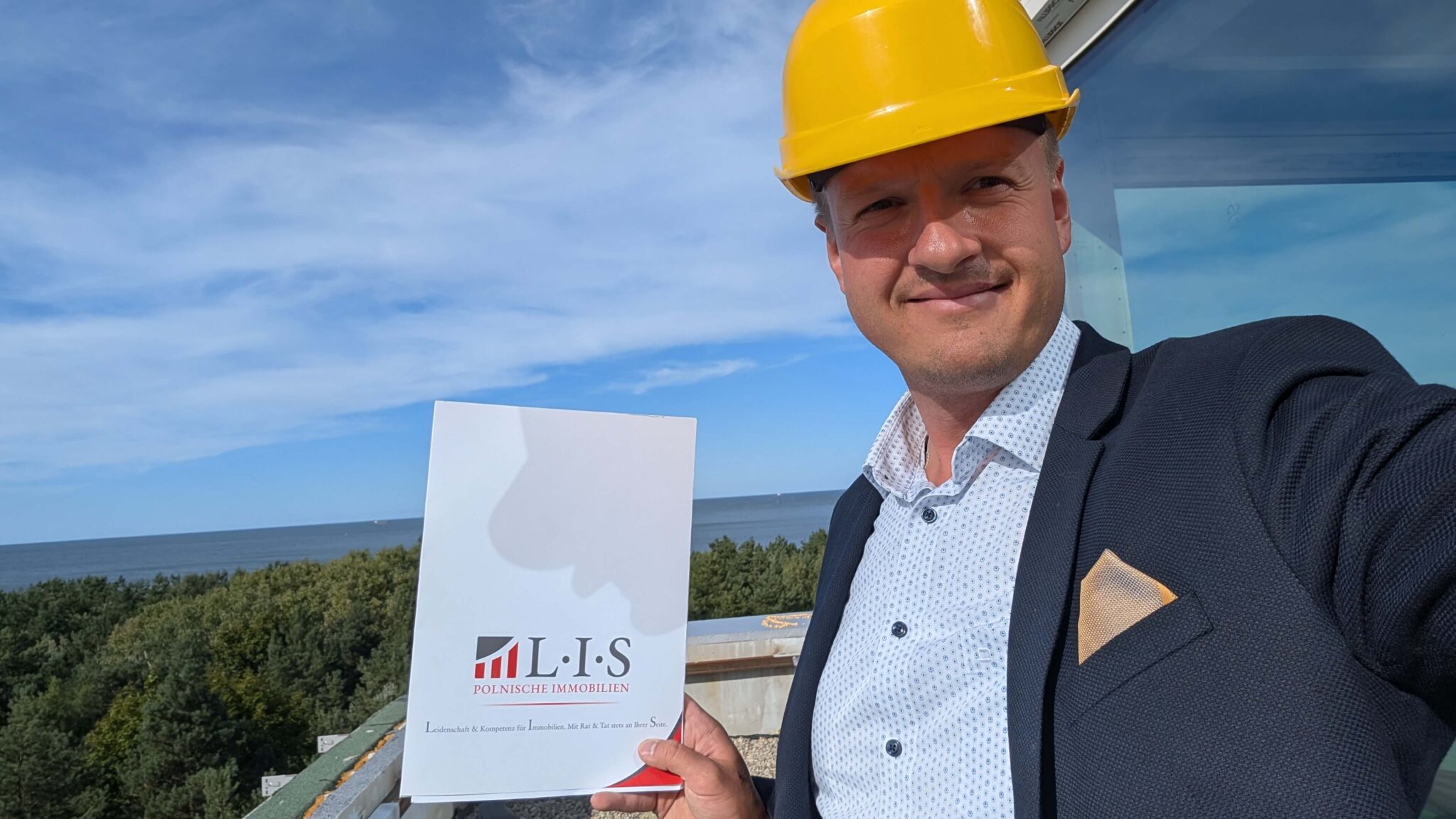 David Lis bei einer Baustellenbesichtigung mit Bauingenieur in Polen