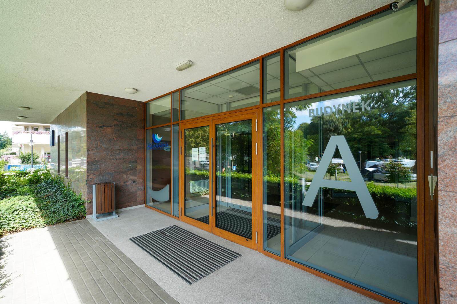 Haupteingang – Großansicht
